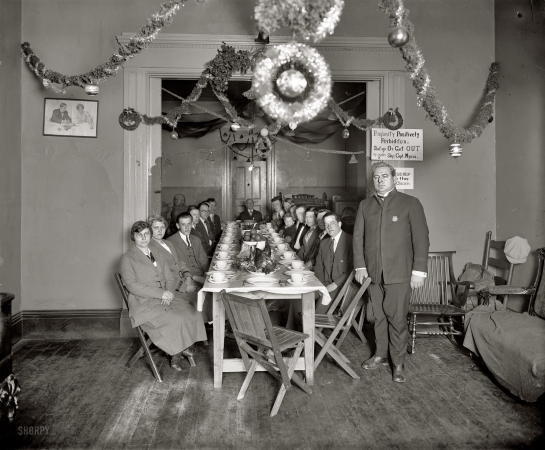 Photo showing: Silent Night -- Volunteers of America, Christmas 1925. Please observe the rules, or else.