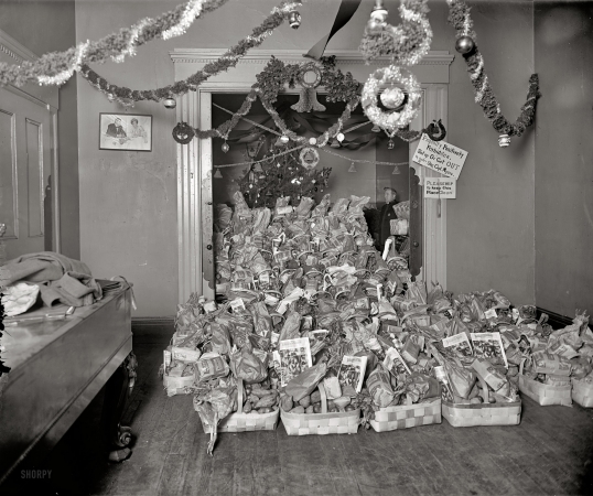 Photo showing: Christmas Avalanche -- Volunteers of America, Christmas 1925. At their Washington, D.C. meeting hall.