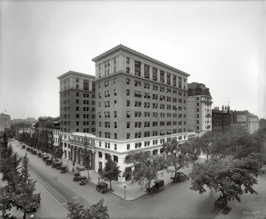 Photo showing: Fifteenth and H -- The Woodward Building in Washington circa 1923.