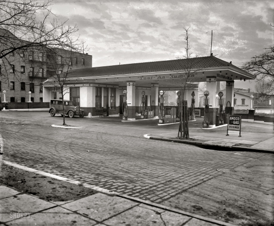 Photo showing: Toot-an-Kum-In -- Washington, D.C. July 1925. Amoco station at 14th and Belmont streets N.W. in the Mount Pleasant neighborhood.