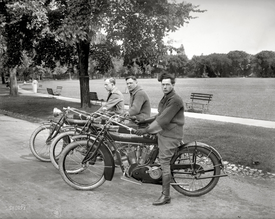 Photo showing: The Wild Ones -- Washington, D.C., July 1915. Motorcycle team, relay to Frisco.