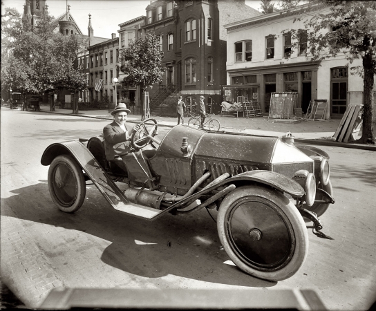 Photo showing: King of the Road -- Washington, D.C., banker and bon vivant Eddie Voigt in a pimped-out Abbott-Detroit roadster circa 1920.