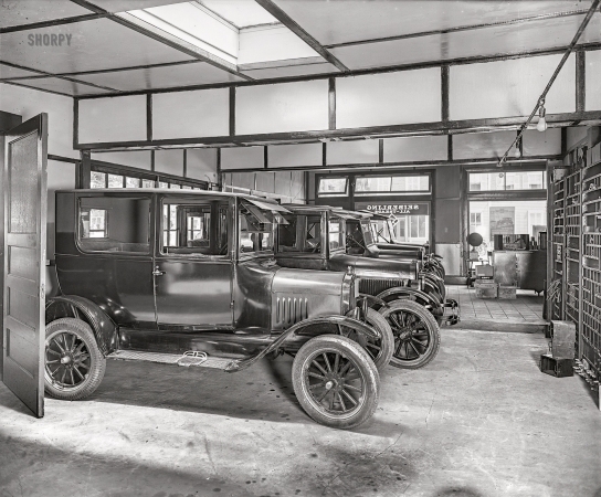 Photo showing: Lightly Used -- Rockville, Maryland, circa 1926. Montgomery County Motor Co. -- Used Cars
