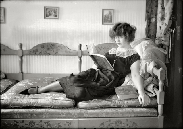 Photo showing: Bookworm -- New York circa 1921. Francine Larrimore, French-born star of stage, screen and library.