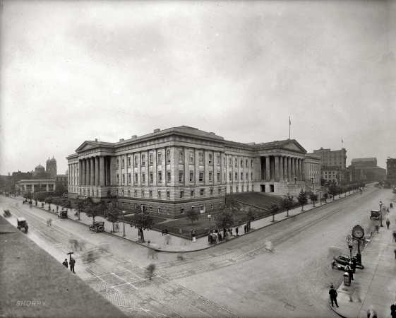 Photo showing: U.S. Patent Office -- The U.S. Patent and Trademark Office in Washington circa 1920. Now the National Portrait Gallery.