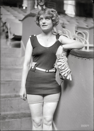 Photo showing: Whirly Gig -- New York, July 5, 1921. Joan Broadhurst, player in The Broadway Whirl.