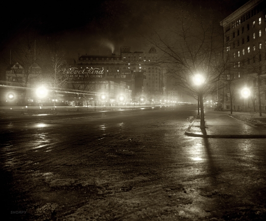 Photo showing: Washington Noir -- Pennsylvania Avenue at night, Washington, D.C. circa 1926.