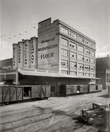 Photo showing: Washington Flour -- Washington, D.C., circa 1926. Wilkins-Rogers Milling Co., exterior, 3261 Water Street. The Washington Flour mill.