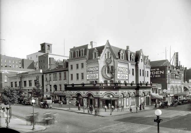 Photo showing: Kingdom of Youth -- Washington, D.C., movie houses circa 1918. Crandall's Theater, 9th & E Streets N.W.