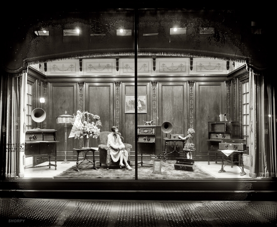 Photo showing: Atwater Kent Radios -- Washington, D.C., circa 1926. Atwater Kent window. Woodward & Lothrop.