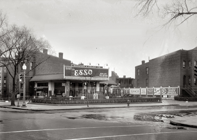 Photo showing: Esso Station -- Washington, D.C., circa 1928. Service station at Sixth Street and Rhode Island Avenue N.W.