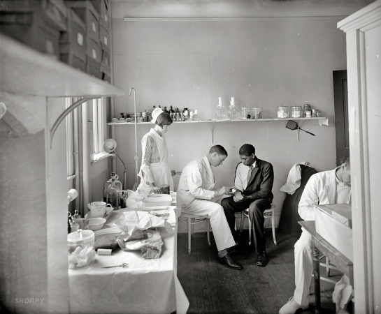 Photo showing: ER: 1924 -- Garfield Hospital, Washington.