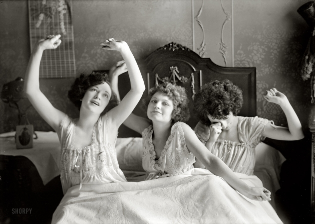 Photo showing: Rise and Shine -- New York circa 1923. Brox sisters. These singing siblings made it big in vaudeville and then on Broadway.