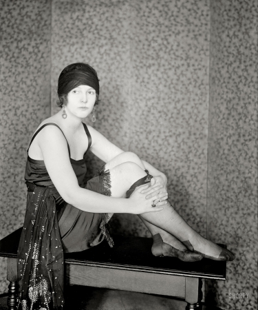 Photo showing: Madame F -- New York circa 1922. All we know is that her name apparently began with the letter F.