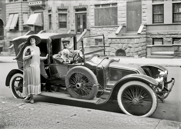 Photo showing: The Divamobile -- New York circa 1916. Anna Fitziu, Metropolitan Opera soprano.