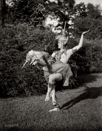 Photo showing: Denishawn Dancers -- Ruth St. Denis and husband Ted Shawn, of the Denishawn dance company, circa 1920.