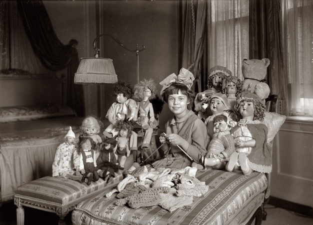 Photo showing: American Girl -- New York circa 1920. Miss Smith and Dolls. Emily Smith (1901-1980), daughter of New York Gov. Al Smith.