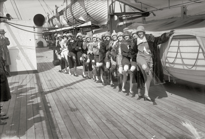 Photo showing: Tiller Girls -- New York, 1926. Chorus girls in the troupe of British musical-theater impresario and precision-dancing pioneer John Tiller.