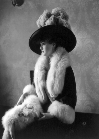 Photo showing: Foxy Lady -- Louise Cromwell poses in fox furs, c. 1911.