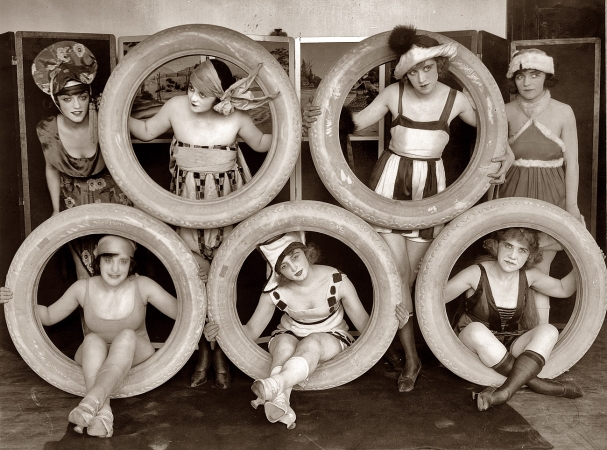 Photo showing: Sennett Girls -- Mack Sennett girls in costume circa 1919. Some of the silent slapstick comedy producer's Bathing Beauties.