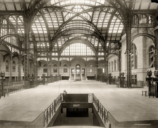 Photo showing: Pennsylvania Station -- New York circa 1910. Pennsylvania station, main concourse. 