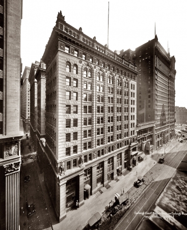 Photo showing: Exchange Court: 1920 -- Exchange Court Building at 52 Broadway and Exchange Place, New York City. 