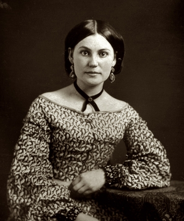 Photo showing: Miss Ohio -- Cincinnati circa 1850s. Unidentified woman, half length portrait, seated with arm on table.