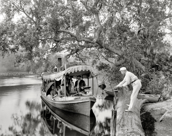 Photo showing: A Landing on the Tomoka -- Florida circa 1900.
