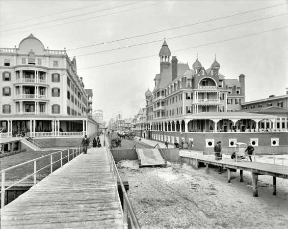 Photo showing: The Hotel Windsor -- Atlantic City circa 1900. Hotel Windsor, Atlantic City. At left, the Traymore.