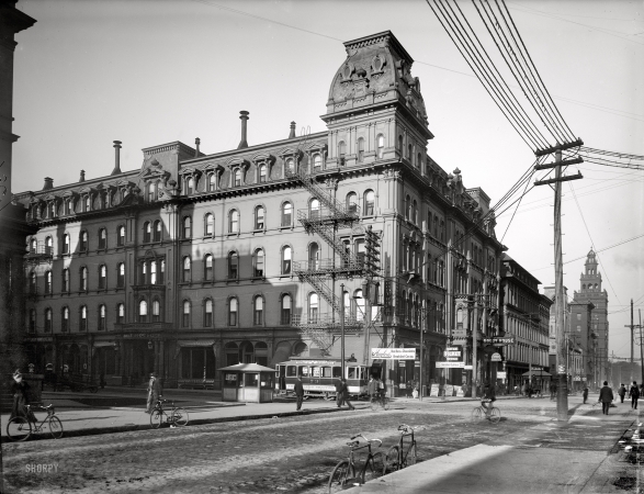 Photo showing: Boody House -- Toledo, Ohio, circa 1900. The Boody House hotel at St. Clair and Madison.