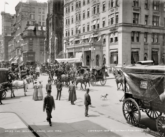 Photo showing: Vanderbilt Crossing -- New York circa 1905. Alfred Vanderbilt's Belmont Park four-in-hand passing the Holland House Hotel on Fifth Avenue.