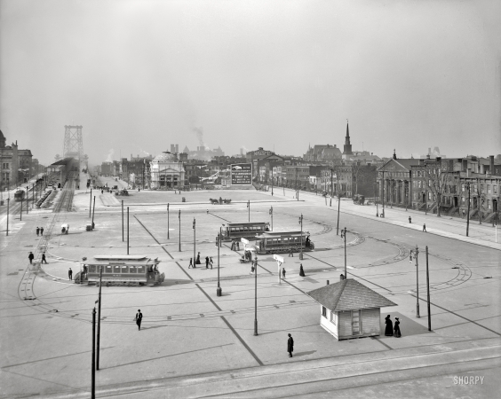 Photo showing: Williamsburg Bridge Plaza -- Brooklyn, New York, circa 1906.