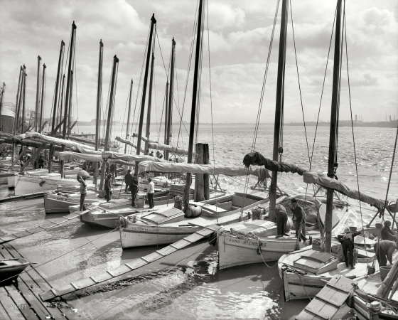 Photo showing: Oyster Luggers -- New Orleans, circa 1906.