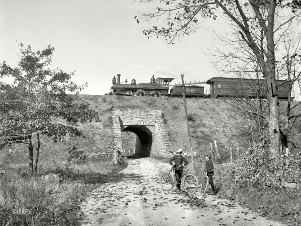 Photo showing: Railroad Crossing -- Grade separation near Arlington, New Jersey, circa 1900.