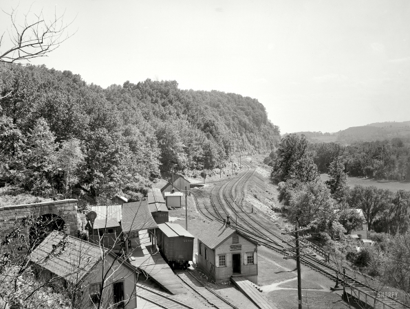 Photo showing: New Jersey By Rail -- West end of tunnel, Manunka Chunk, circa 1900.