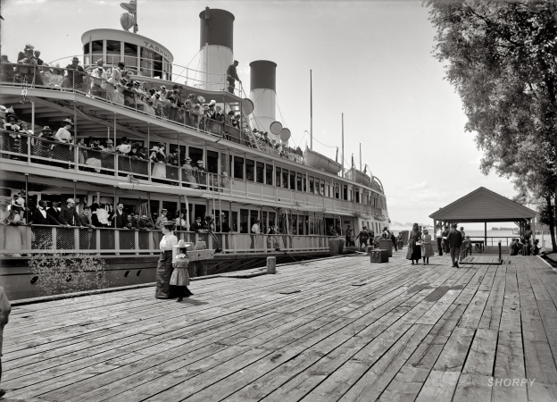 Photo showing: Steamboat at the Dock -- The Detroit River excursion steamer SS Tashmoo at Tashmoo Park on the St. Clair Flats circa 1900.