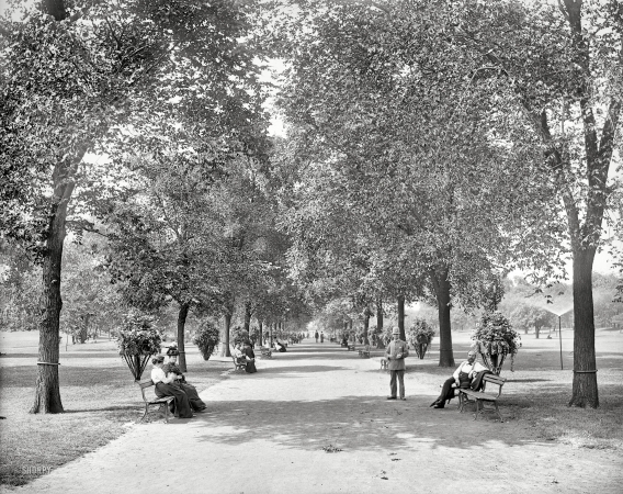 Photo showing: A Walk in the Park -- Chicago circa 1900. A walk in Lincoln Park.