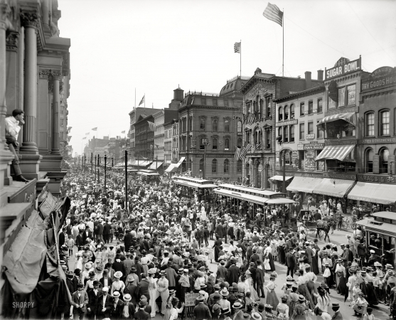 Photo showing: Labor Day: 1900 -- Buffalo, New York. Labor Day parade crowd, Main Street.