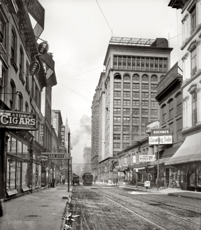 Photo showing: St. Louis, Missouri -- Olive Street west from Sixth, circa 1900.