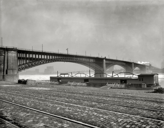 Photo showing: Eads Bridge -- Over the Mississippi River at St. Louis, Missouri, 1901.