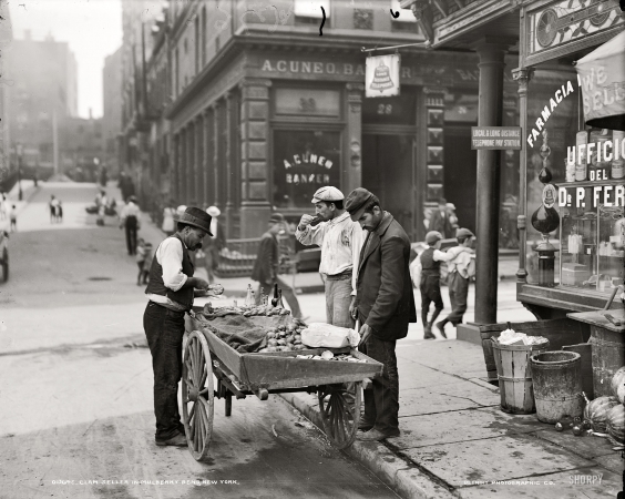 Photo showing: Street Clam Seller -- New York City circa 1900-1906. Clam seller in Mulberry Bend.