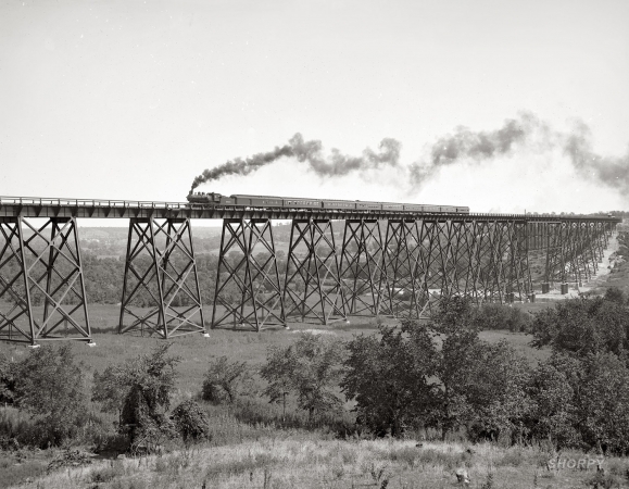 Photo showing: High Viaduct -- Circa 1902. Chicago & North Western viaduct over the Des Moines River near Boone, Iowa.
