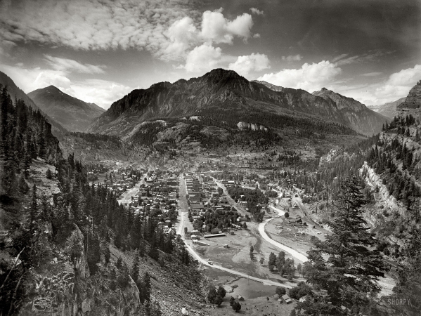 Photo showing: Ouray by Day -- Colorado circa 1901. Ouray from Blow-out Canyon.