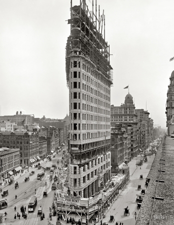 Photo showing: Flatiron Rising -- The Manhattan landmark under construction circa 1902.