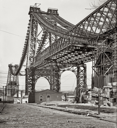 Photo showing: Williamsburg Bridge Abuilding -- New York, circa 1902. New East River bridge from Brooklyn.