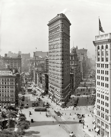 Photo showing: Flatiron Building -- New York circa 1909. The Flatiron Building at Fifth Avenue and Broadway.