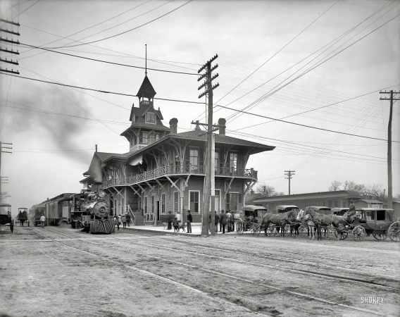 Photo showing: Pensacola Cannonball -- Pensacola, Florida, circa 1906. Louisville & Nashville Railway station.
