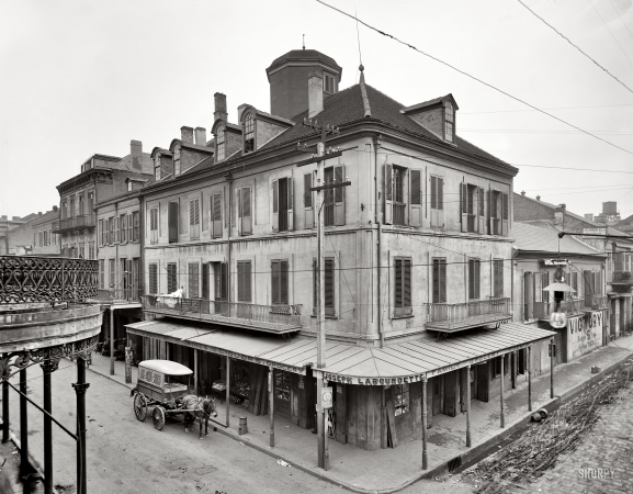 Photo showing: Napoleon House -- Chartres Street, New Orleans circa 1905.
