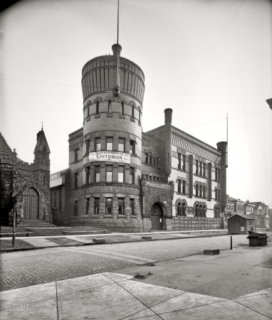 Photo showing: Armory Round -- Cleveland, Ohio, circa 1906. Cleveland Grays Armory.