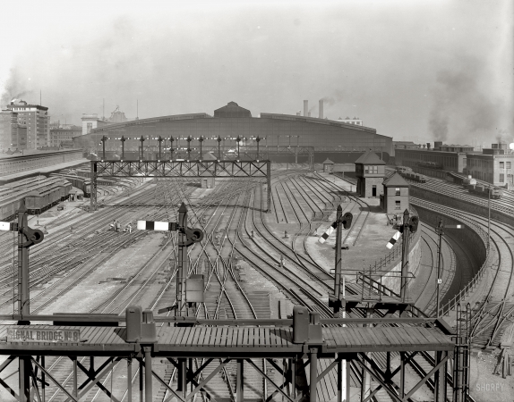 Photo showing: South Terminal Station -- Boston, Massachusetts, circa 1904. Yard and tracks, South Terminal Station.